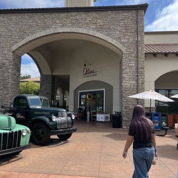Oliver's Market - Grocery Near Me - Windsor, California