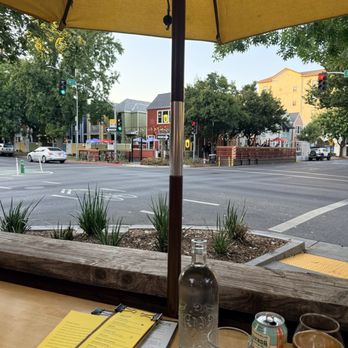 Magpie Cafe - Patio area - New American Near Me - Sacramento, California