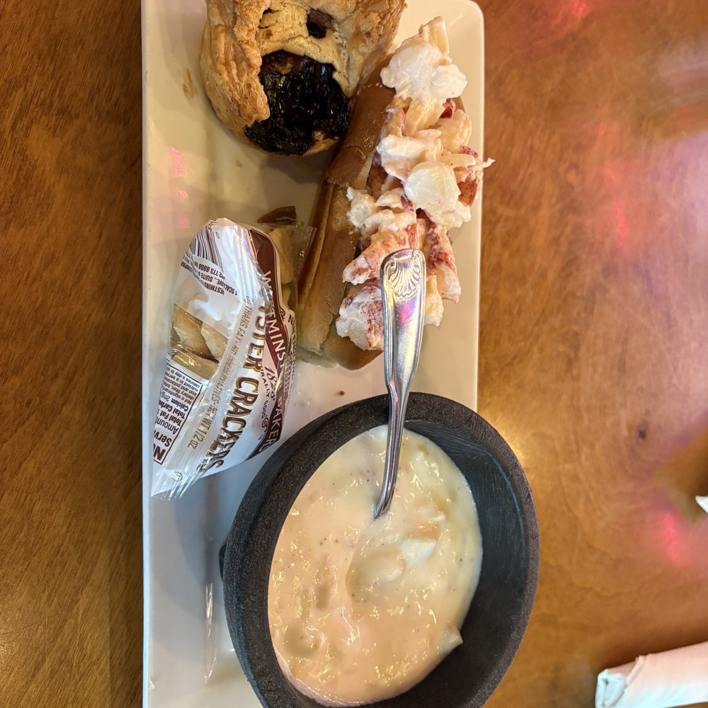 Geddy's - Mini Lobster Bake - Seafood Near Me - Bar Harbor, Maine