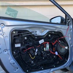 Auto Glass Best Service - 2012 Hyundai Elantra Sedan Driver front door glass with FREE broken glass vacuum clean up!