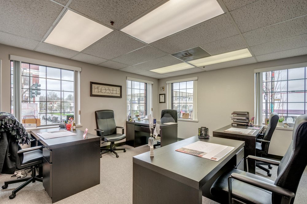 REAL LIVING THE REAL ESTATE GROUP Updated June 2024 30 Photos 1338 Commerce Ave., Longview