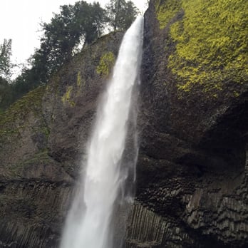 Latourell Falls - Looking Up at Latourell Falls - Hiking Near Me - Portland, Oregon Latourell Falls - Looking Up at Latourell Falls - Hiking Near Me - Portland, Oregon