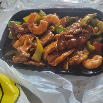 China Ho Restaurant - Not broccoli just the ends,and 3 shrimps in my kung pao delight. - Chinese Near Me - Chicago, Illinois China Ho Restaurant - Not broccoli just the ends,and 3 shrimps in my kung pao delight. - Chinese Near Me - Chicago, Illinois