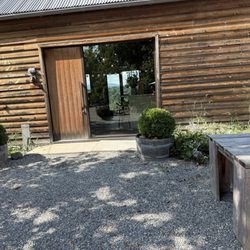 Inness - Entrance to the restaurant