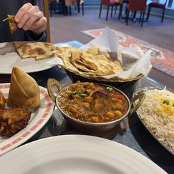 Milford India Spice - Vegetable Platter (Gobi Pakora, Vegetable Samosa, & Vegetable Pakora), Tandoori Roti, & Chana Masala