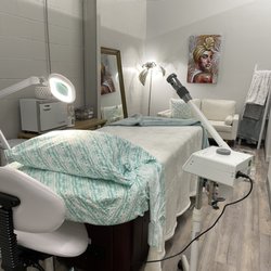 Sparkle N Glow Beauty - Treatment Room