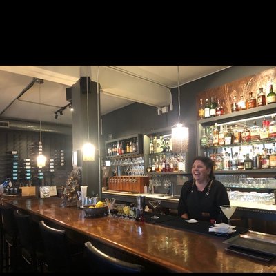 Henni's Kitchen & Bar by null