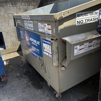 Tualatin Meadows Apartments - Our clean garbage area - Apartments Near Me - Tualatin, Oregon