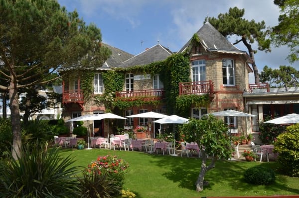 Le Saint-Christophe Hôtel Restaurant Bar Salon de Thé La Baule by null