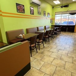 Dandy Donuts & Deli - Dining area
