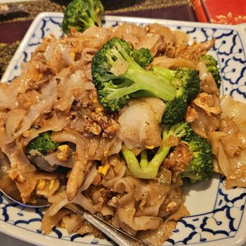 President Thai - Pad See Ew - Thai Near Me - Pasadena, California President Thai - Pad See Ew - Thai Near Me - Pasadena, California
