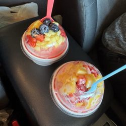 Fresh Mix Fruit with Shaved Ice
