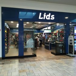 Lids - One of the kiosk dudes in the hallway got too close to me while taking this photo. Back off bro.