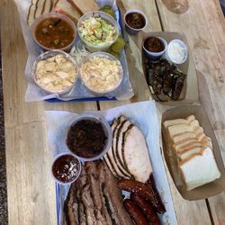 High Horse Ice House - Party pack: 2 lbs of meat, 3 sides, bread and the fixin's