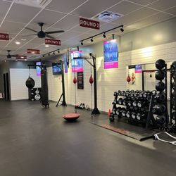 9Round Kickboxing Fitness - Inside