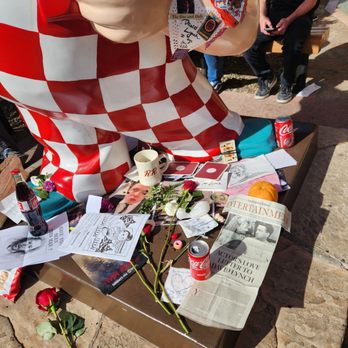Bob’s Big Boy - January 2025 tributes to director David Lynch RIP - American Near Me - Burbank, California