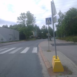 Haagan terveysasema - Haagan ammattikoulun pysäkki.