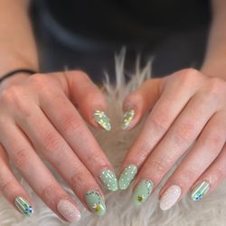 Venus Spa Nails - Custom design on dip nails by Mia