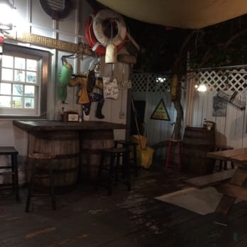 DJ's Clam Shack - Eating area - Seafood Near Me - Key West, Florida