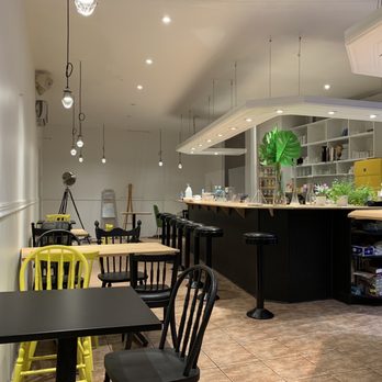 Snatch - a kitchen and dining area with tables and chairs - Burgers Near Me - Montreal, Quebec Snatch - a kitchen and dining area with tables and chairs - Burgers Near Me - Montreal, Quebec