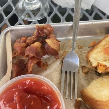 Cob & Pen - This is what the $3 extra you get for bacon on grilled cheese... DISAPPOINTING - Beer Bar Near Me - Lakeland, Florida