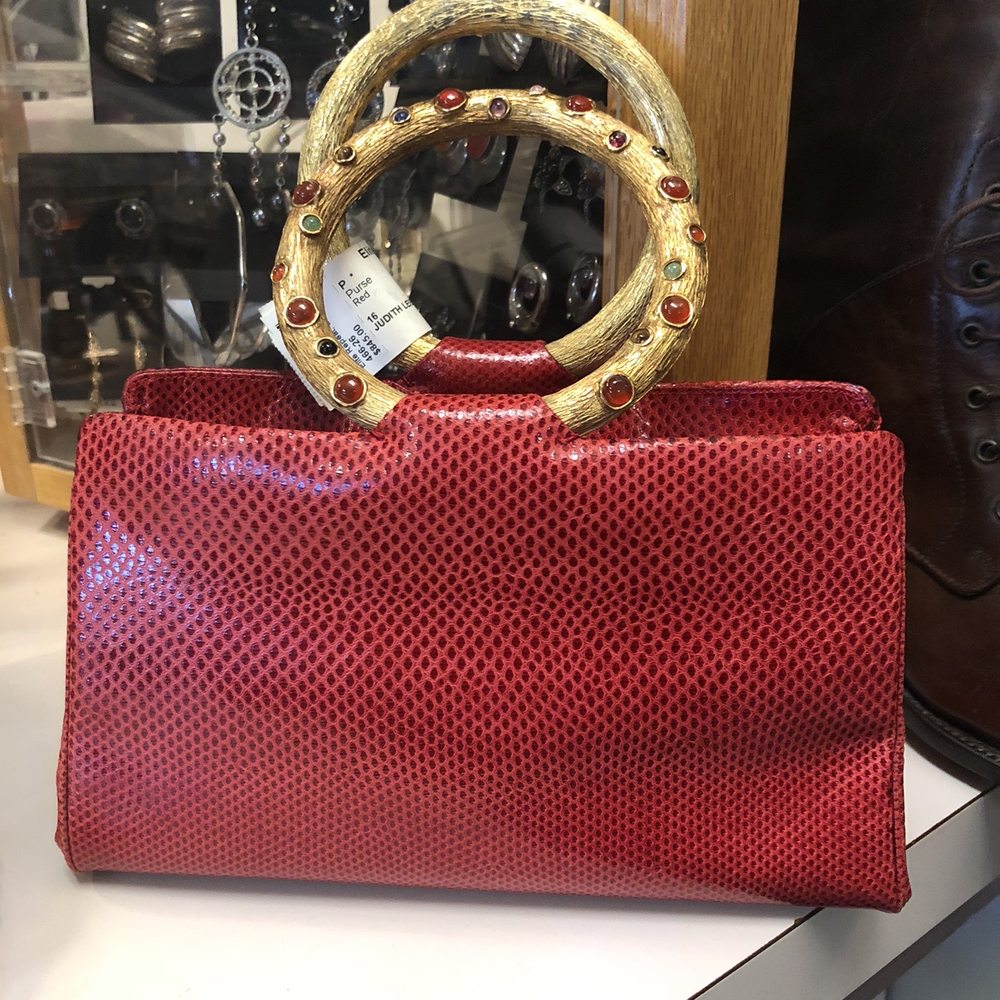 Erbys Elite Repeat - For the collector! Judith Lieber stunner - Used, Vintage & Consignment Near Me - Madison, New Jersey Erbys Elite Repeat - For the collector! Judith Lieber stunner - Used, Vintage & Consignment Near Me - Madison, New Jersey