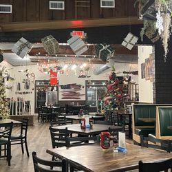 Cypress Restaurant and Bar - Inside decorations
