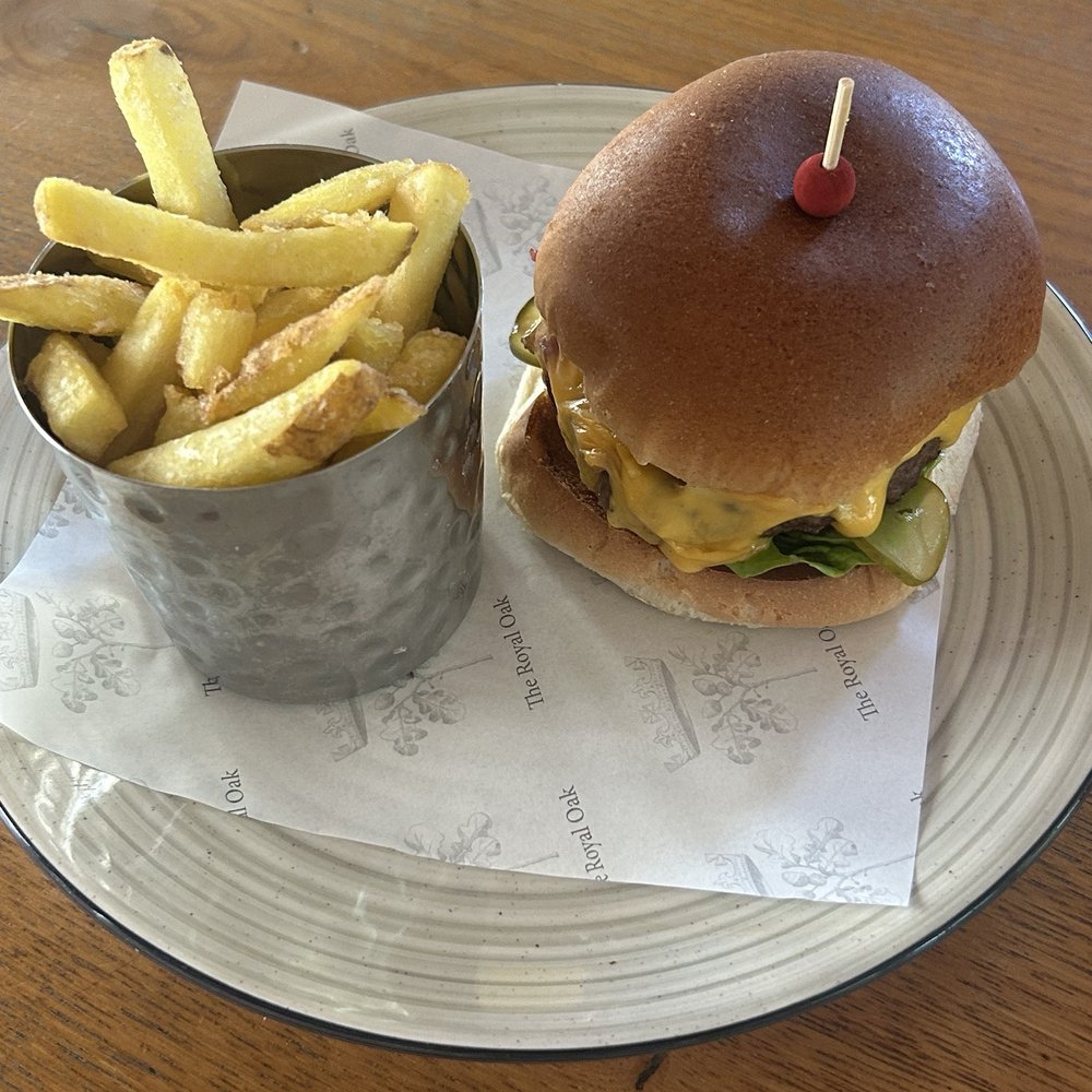 The Royal Oak - Burger - Pubs Near Me - Salisbury, WIL