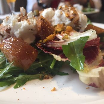 Old Scuola - Grilled nectarine and goat cheese salad - Pizza Near Me - Rotterdam, ZH