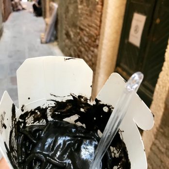 Dal Moro's - Spaghetti in cuttlefish ink sauce (5 Euro). - Fast Food Near Me - Venezia, VE