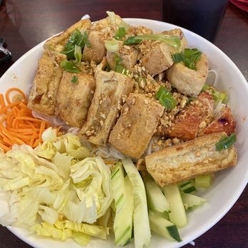 Saigon Bistro - Stir-Fried Noodles with Chicken and tofu - Vietnamese Near Me - Seguin, Texas Saigon Bistro - Stir-Fried Noodles with Chicken and tofu - Vietnamese Near Me - Seguin, Texas