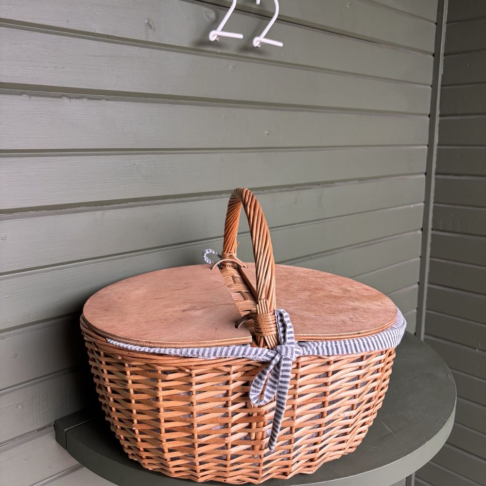 White Water - Basket with breakfast . - Hotels Near Me - Cambria, California