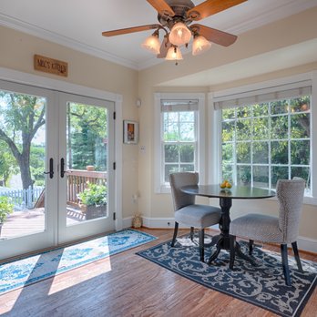 Fire Toga Productions - This quaint breakfast nook is from a fantastic historic home in Warrenton, Virginia. - Real Estate Photography Near Me Fire Toga Productions - This quaint breakfast nook is from a fantastic historic home in Warrenton, Virginia. - Real Estate Photography Near Me