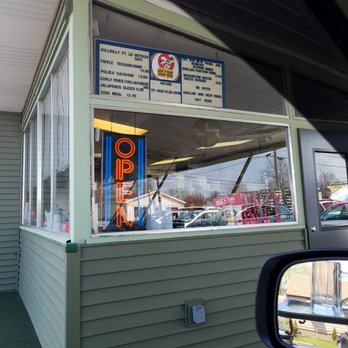 Dog 'n Suds -  view of the outside of a restaurant - Fast Food Near Me - Elyria, Ohio