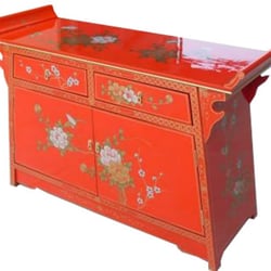 Meubles Gauthron - Meuble TV laqué,forme pagode, 2 portes, 2 tiroirs. Couleur : rouge chiné vif avec des fleurs.
