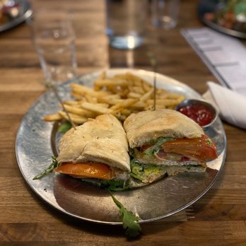 Eureka! - Napa Chicken Sandwich - American Near Me - Berkeley, California