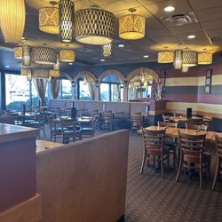 Aladdin's Eatery - Dining room