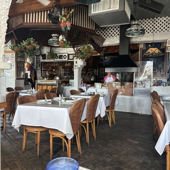 Casablanca Restaurant - Dining area and tortilla station - Mexican Near Me - Venice, California Casablanca Restaurant - Dining area and tortilla station - Mexican Near Me - Venice, California