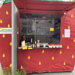 Spargel und Erdbeerstand - Alles frisch.