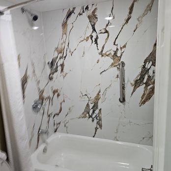 Super 8 - Bathroom - Hotels Near Me - Paducah, Kentucky Super 8 - Bathroom - Hotels Near Me - Paducah, Kentucky