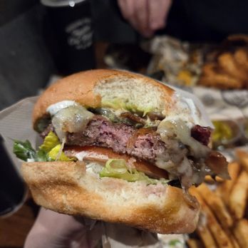Brooks Burgers - JUICY California Burger - Hot Dogs Near Me - Pismo Beach, California