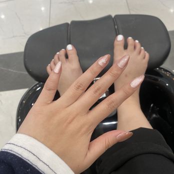 A La Mode Nail Spa & Lounge - Cat eyes are so prettyyy - Waxing Near Me - Whittier, California
