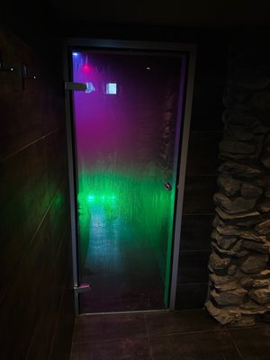 Unique Hotel Post by null