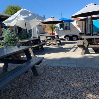 Stone Pine Pizza - Patio Area - Food Trucks Near Me - Bend, Oregon