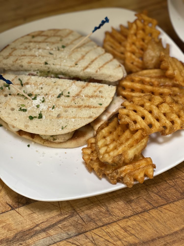 MARCO’S PIZZA Updated September 2024 36 Photos & 48 Reviews 1050 E Phila Ave