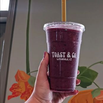 Toast & Co - Strawberry banana acai smoothie - Coffee & Tea Near Me - Litchfield, Connecticut Toast & Co - Strawberry banana acai smoothie - Coffee & Tea Near Me - Litchfield, Connecticut