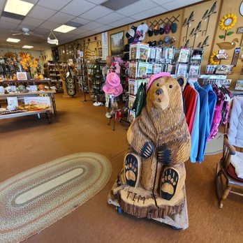 Oakhurst Giftworks - Antiques Near Me - Oakhurst, California