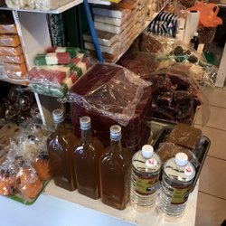 Puerto Fronterizo Los Algodones - One shop that rim the sidewalks-both sides. This one sold honey, vanilla and lots of candy.
