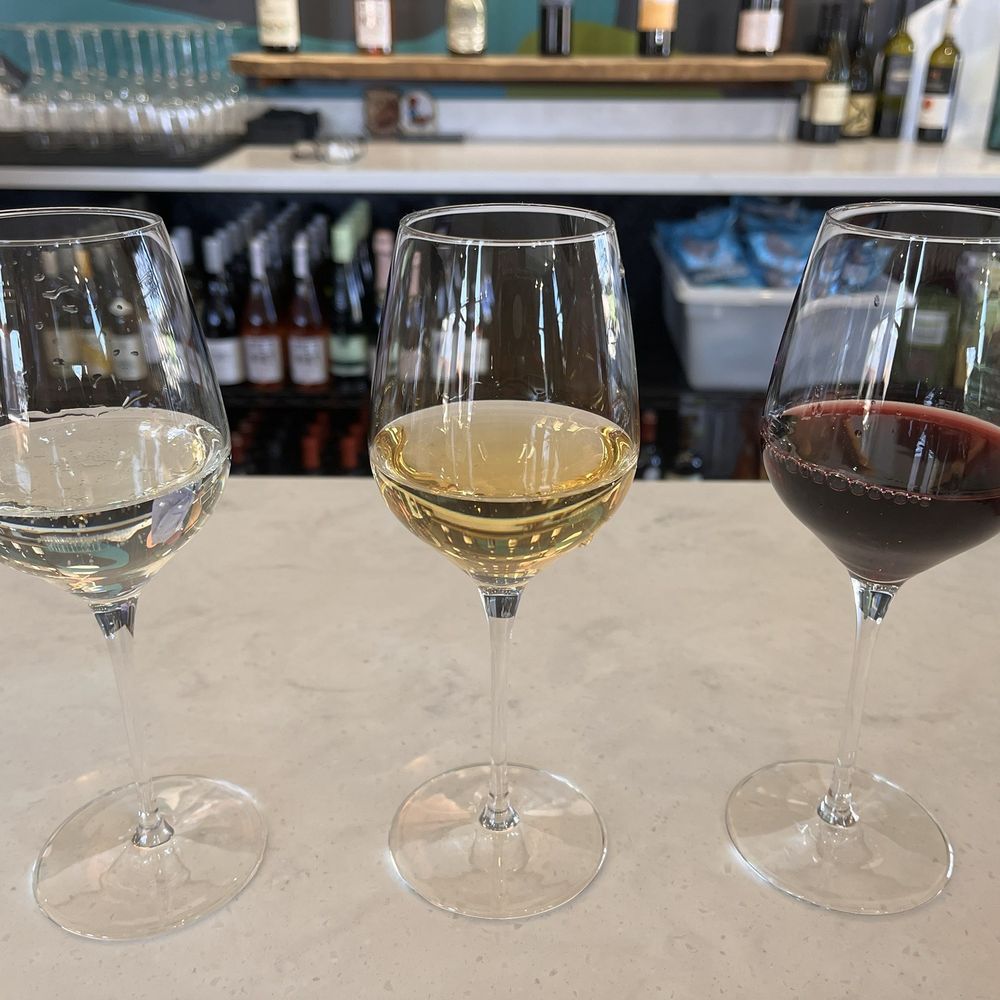 A delicious sparkling, white and red flight from Italy! A delicious sparkling, white and red flight from Italy!