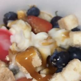 Bad video of DELICIOUS fro yo like wow